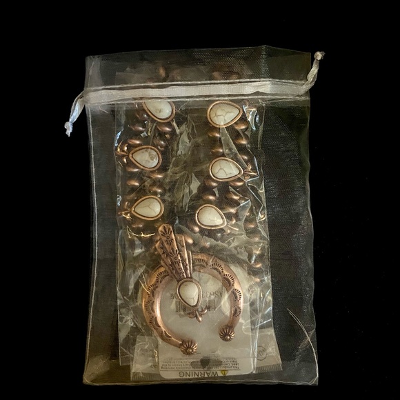 Navajo Bronze , white howlite white half moon Bottom Necklace - Picture 3 of 9